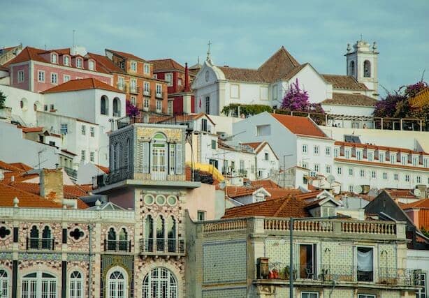 alfama lisbon houses