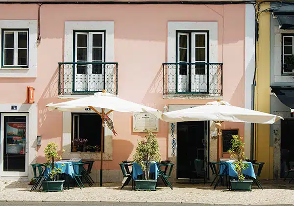 small cafe like the ones we can find in Santos and Lapa