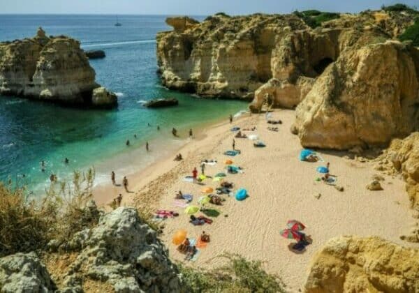 people living in algarve portugal