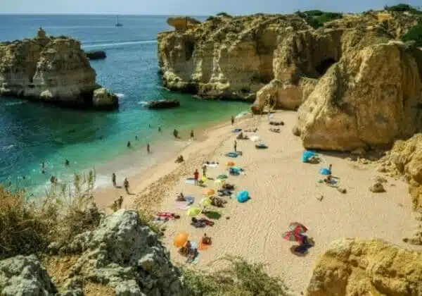 real estate agent in algarve