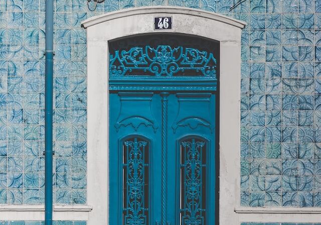 real estate agent in Tavira