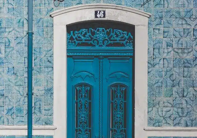 real estate agent in Tavira