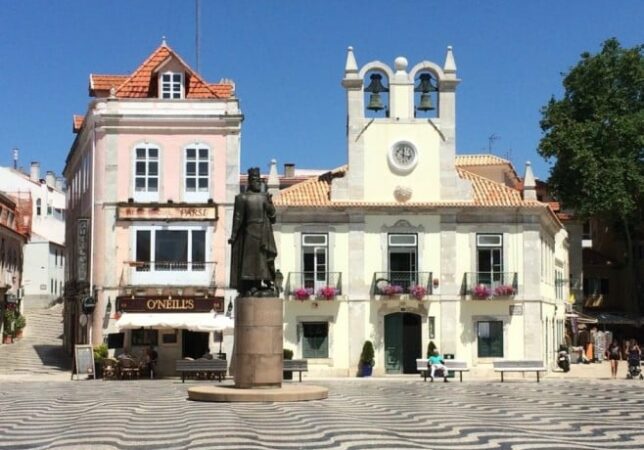 People living in Cascais, Portugal