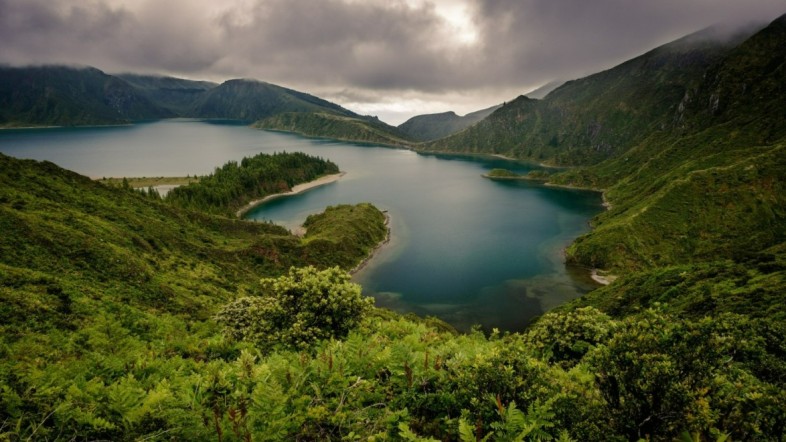 lagoa-do-fogo-lake-portugal