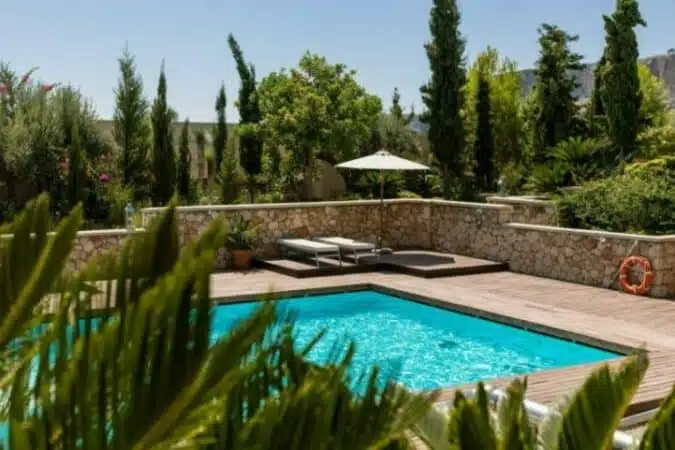 portugal-cheap-houses-with-pool-near-high-schools-and-middle-schools