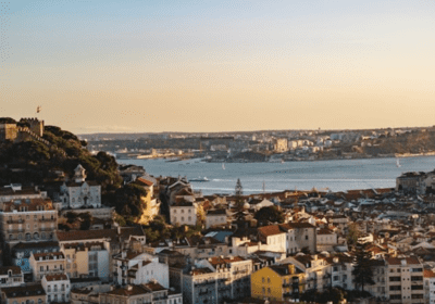 where do americans live in portugal