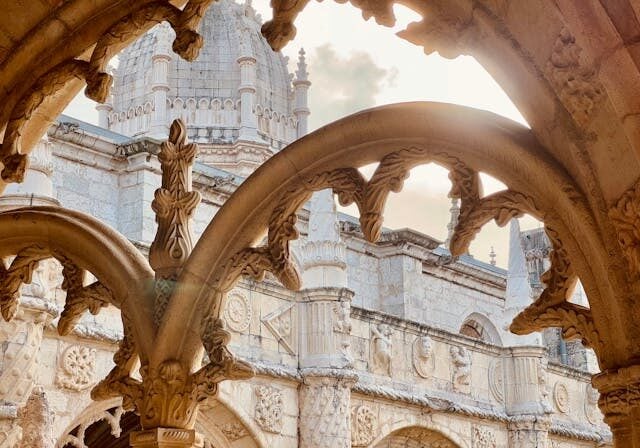 things to do in Lisbon visit Jerónimos Monastery