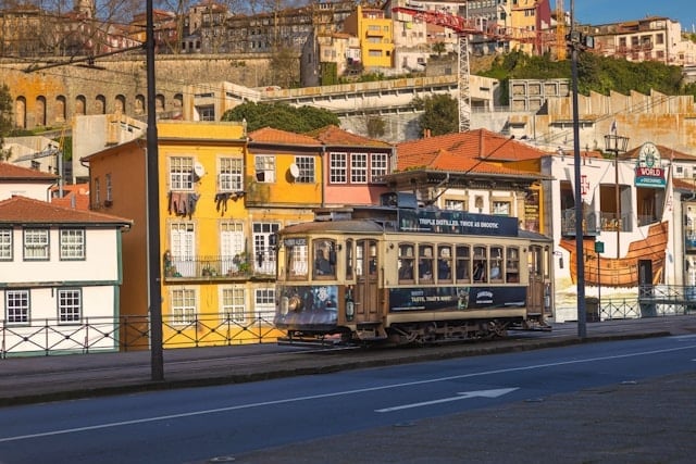 citizenship by descent in Portugal